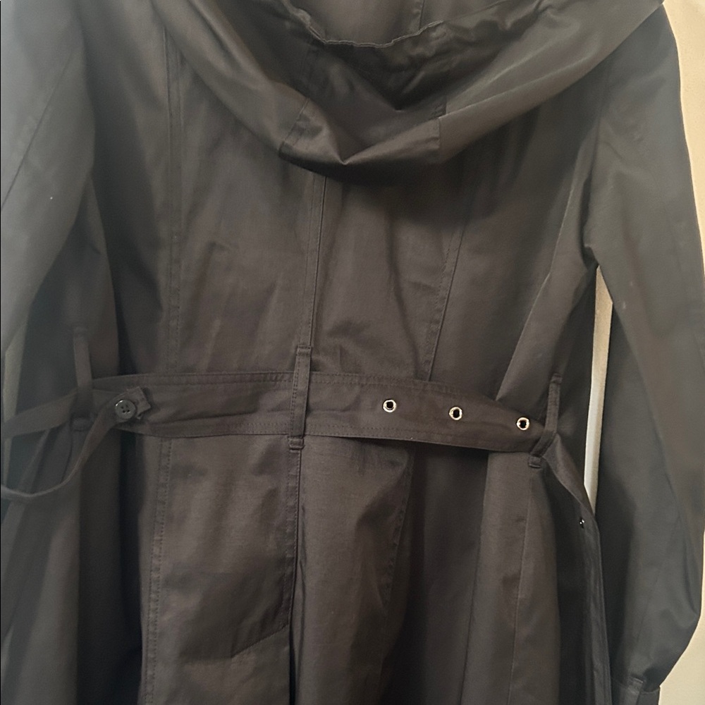 Black Trench Coat With Patterned Lining - image 4